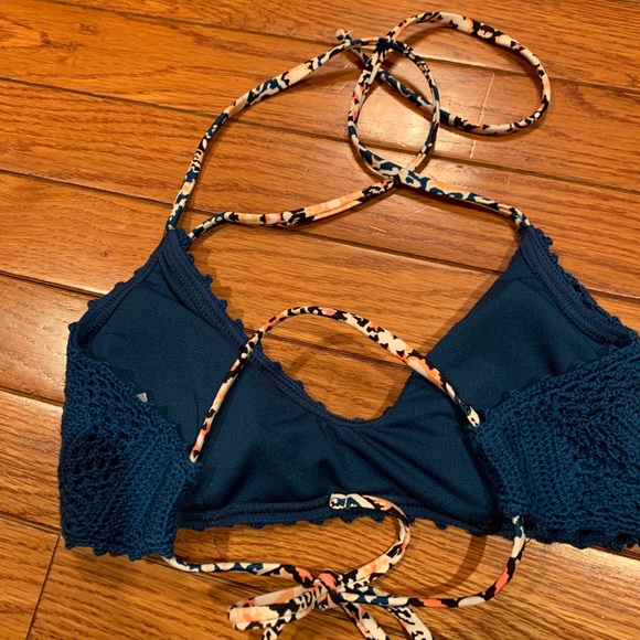 Hot crochet bikini top - Picture 7 of 10